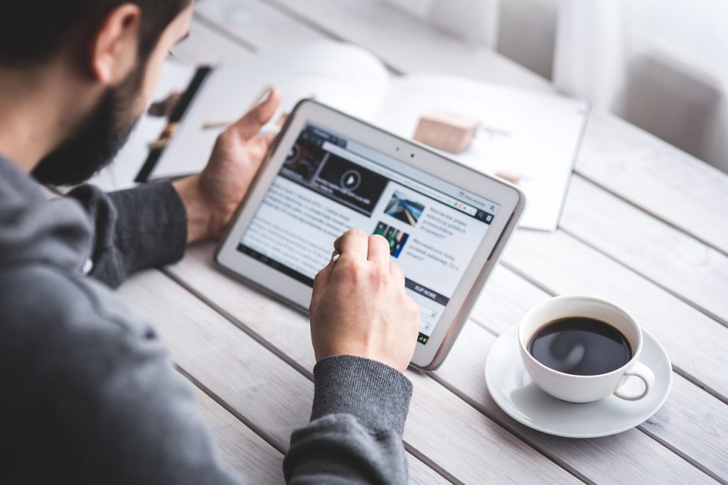 man, reading, coffee cup, touchscreen, blog, digital, tablet, working, screen, touching, touch, samsung, stylus, pen, technology, device, coffee, cup
